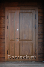Металлическая дверь с МДФ в деревянный дом