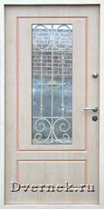 Входная дверь со стеклом и ковкой Dvernek.ru